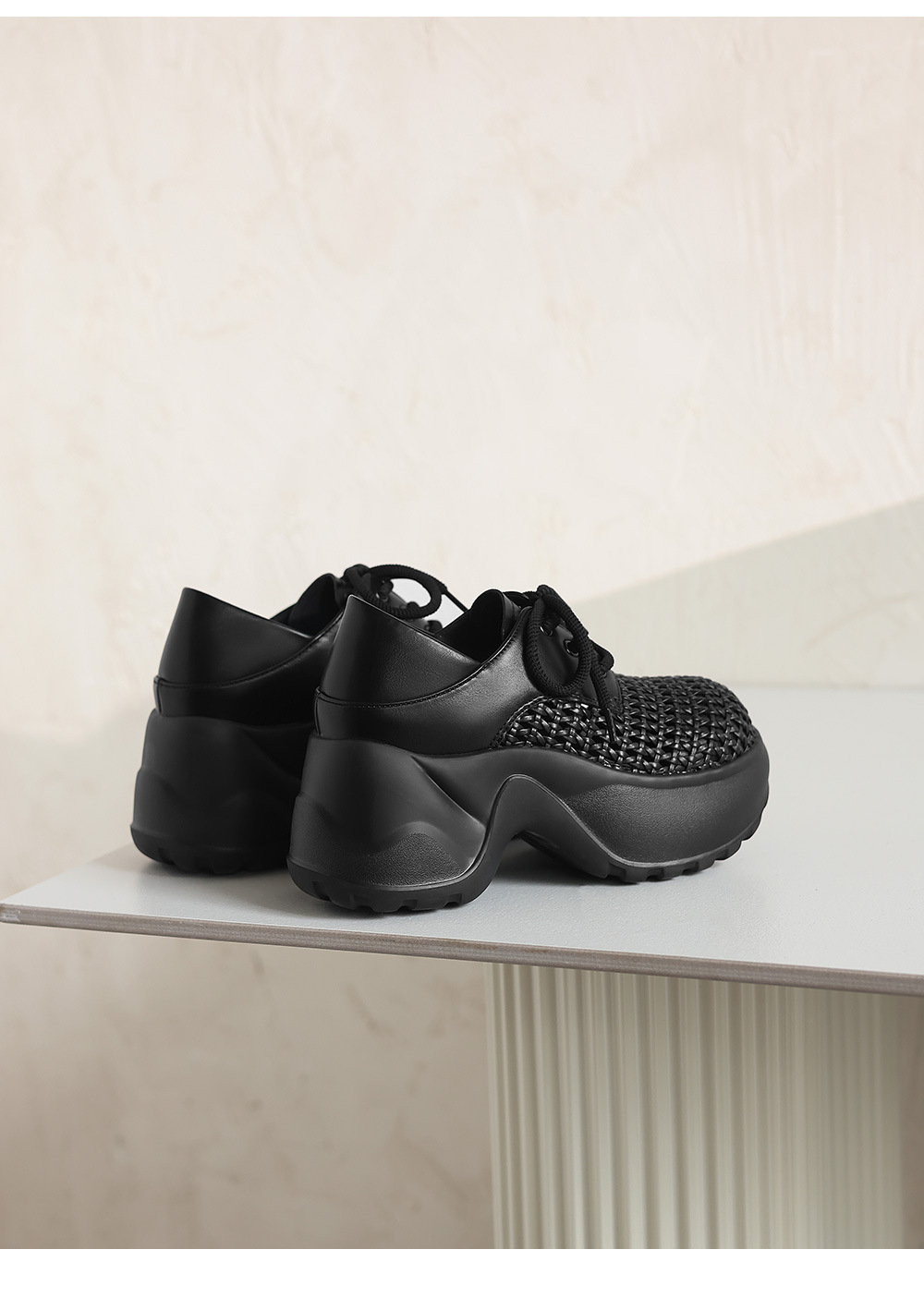 Giày sneaker nữ chunky đế dày 8cm, kiểu dáng lỗ thoáng khí, phối màu bạc — màu đen, bạc chi tiết 16
