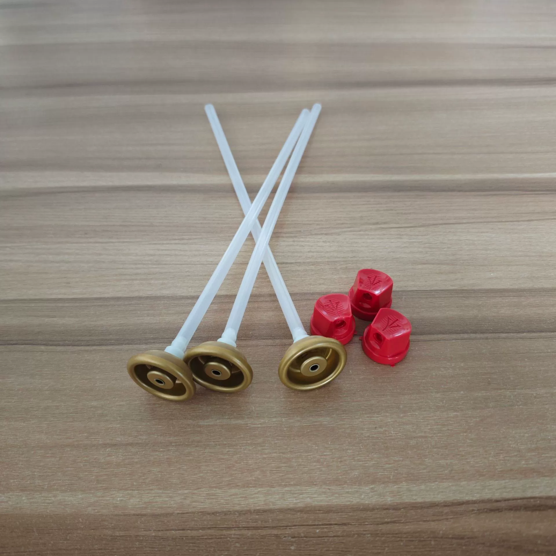 Аэрозольный клапан, аэрозольная насадка для клапана огнетушителя, автомобильная портативная насадка для вогнетушителя на водной основе