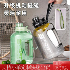 大容量のプラスチックカップは高温のコップに耐えます。