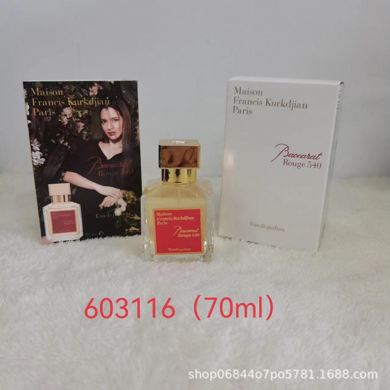 Vietnam comercio exterior transfronterizo Vietnam perfume vestido auto-nuevo robot damas nubes rosadas Dios al por mayor