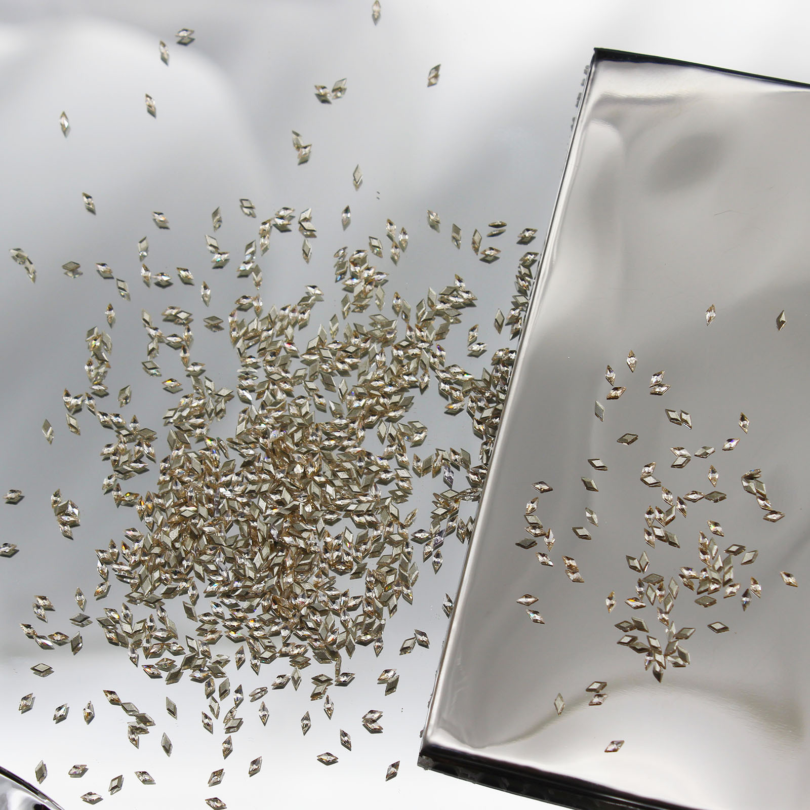 Champagne de circonita de fondo plano-1,5*3mm en forma de diamante