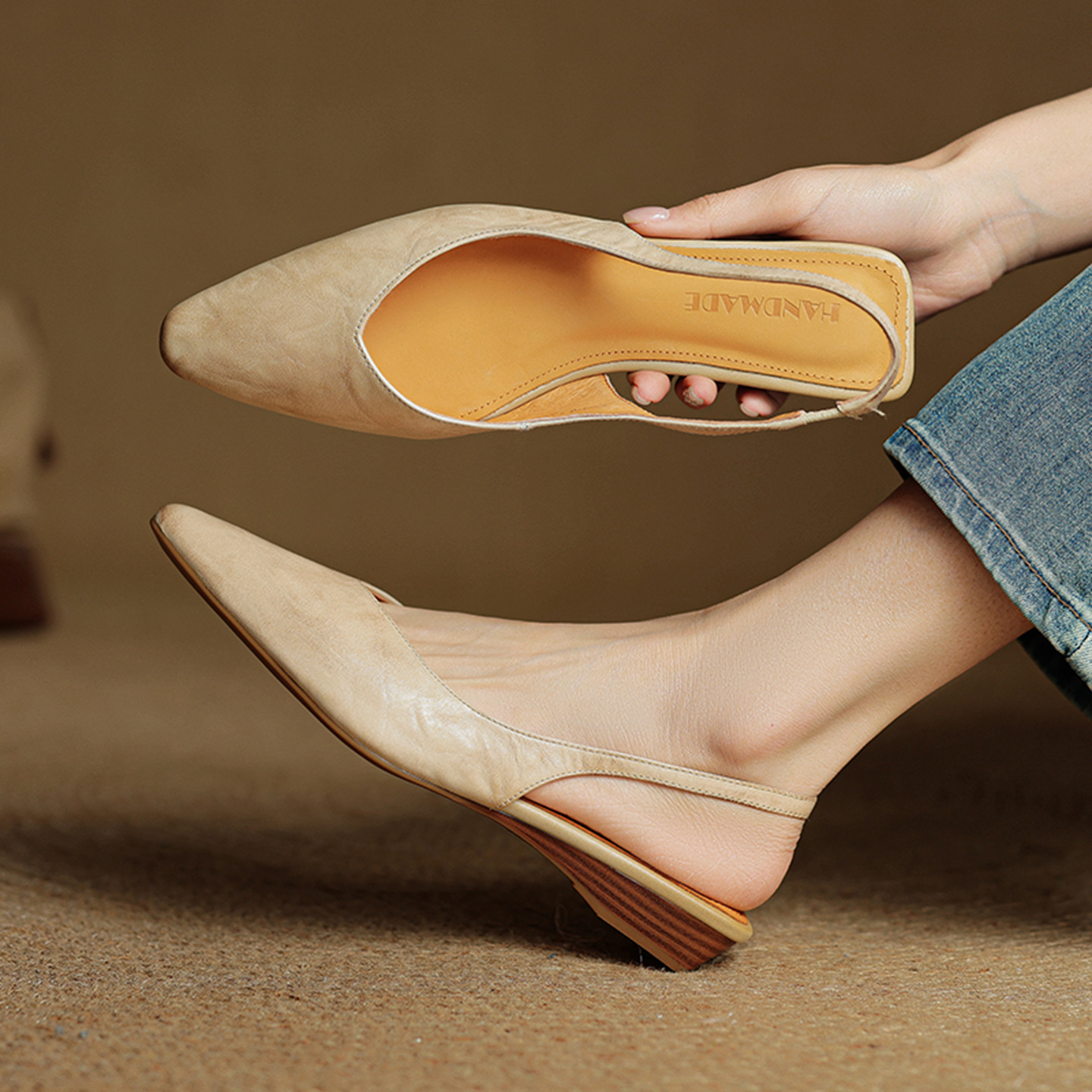 Sandal nữ da bò mũi kín quai sau đế bệt phong cách Hàn Quốc — đen
