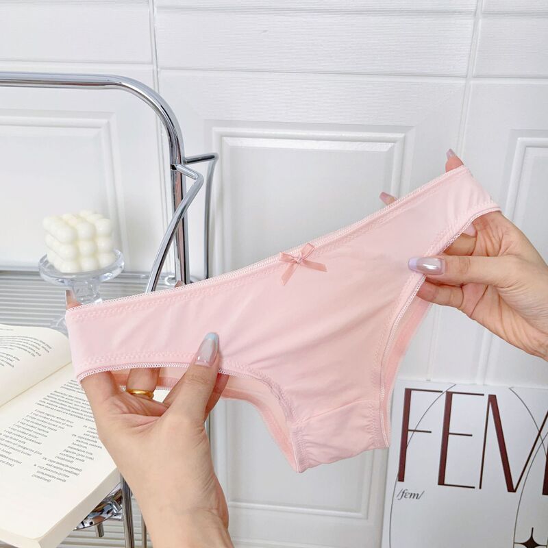 French minimalist style ~ new ice silk women's underwear, half-coverage, pure and sensual thong, breathable with a pure cotton crotch, triangle briefs