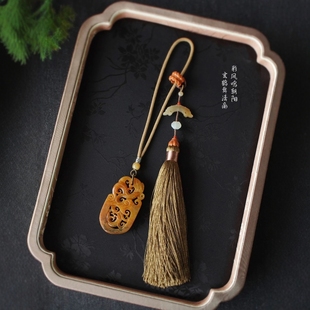 Boutique Hetian jade has Fenglaiyi seed material handle piece 62.3mm long, 35mm wide, 9mm thick, including chain weight 54.47g