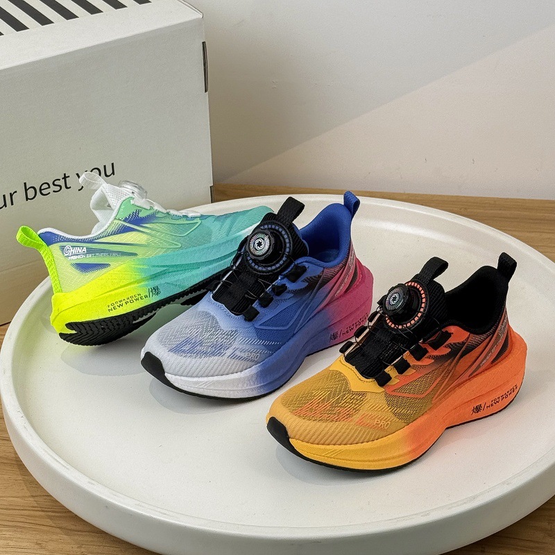 2025春夏新款童鞋男童轻便碳板跑步鞋韩版时尚潮款女童百搭休闲鞋