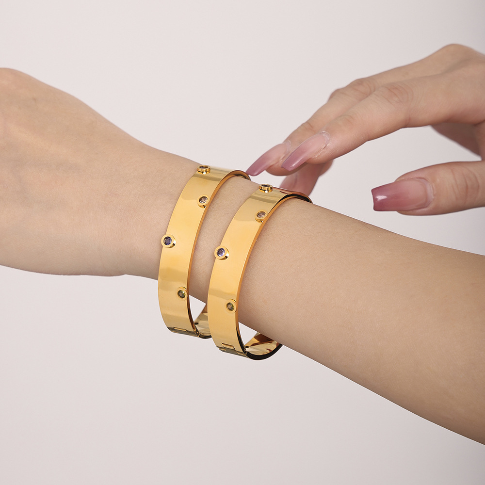 Brazalete de textura de zircón de color incrustado a mano Europa y Estados Unidos de acero inoxidable transfronterizo no desvanecido pulsera de viaje de moda