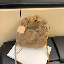 �ﶬ�¿�߼��|������ë�q����Ů���s���r�г���б����μ��