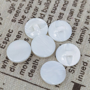 ��Ȼ������ؐ���~�۰�ɫ�A���r��ᘿ�Ů�b�B��ȹ�o�ۿ����ɫLOGO