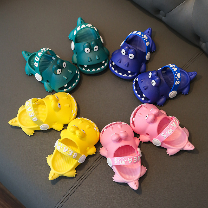 New Children's Slippers Summer Men's and Women's Cute Cartoon Hole Shoes Home Non-Slip Covering Shoes Fashion Outer Wear Sandals and Slippers