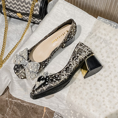 2023年新款秋季百搭大碼鞋41-43珍珠法式方頭粗跟中跟單鞋女