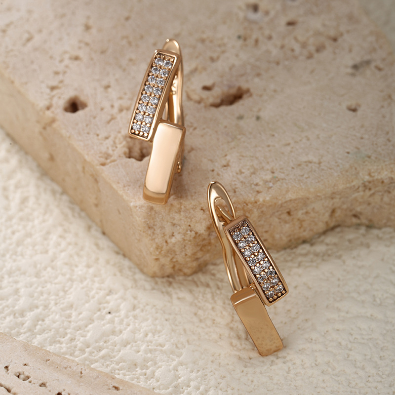 Pendientes de Aleación con Forma de D Estilo Ruso con Microincrustaciones de Circonio de Xuping Jewelry para Mujer, Accesorios para las Orejas Elegantes y a la Moda Transfronterizos