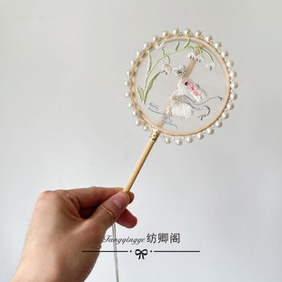 Children's Year-old Lily of the valley round fan little girl palm fan Chinese style embroidery small fan girl dance catwalk Hanfu