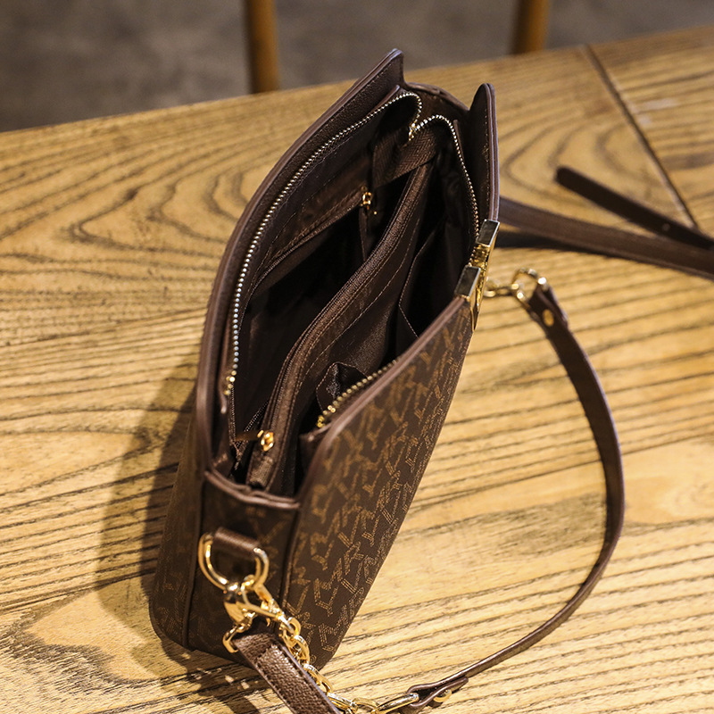 Telefono a conchiglia piccolo da donna a spalla singola, temperamento maturo, borsa a tracolla per madre di mezza età, autunno 2024_voghion.com