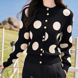 开春韩系穿搭独特漂亮的超好看黑色波点针织开衫毛衣女设计感小众