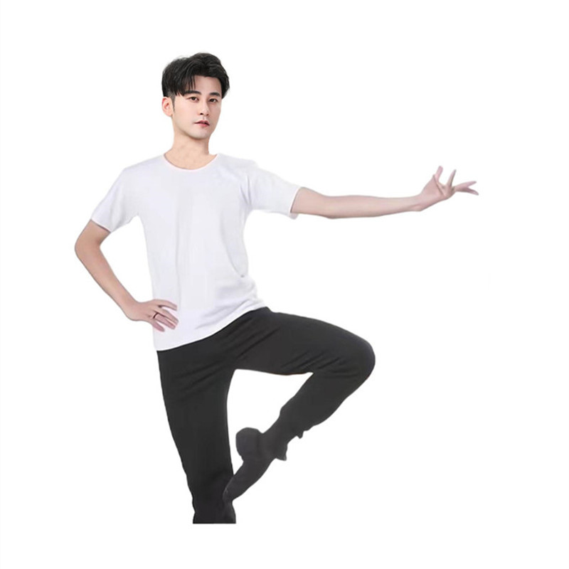 White round neck short sleeve + black radish pants