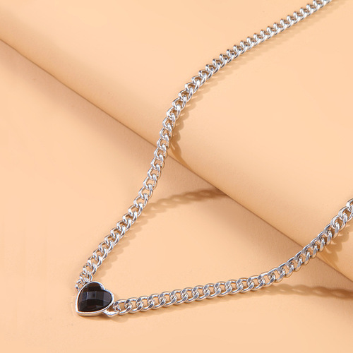 Black Heart Stainless Steel Necklace for Women, European and American Geometric Metal Clavicle Chain, Cool Style Choker Chain, Personality Punk Accessory