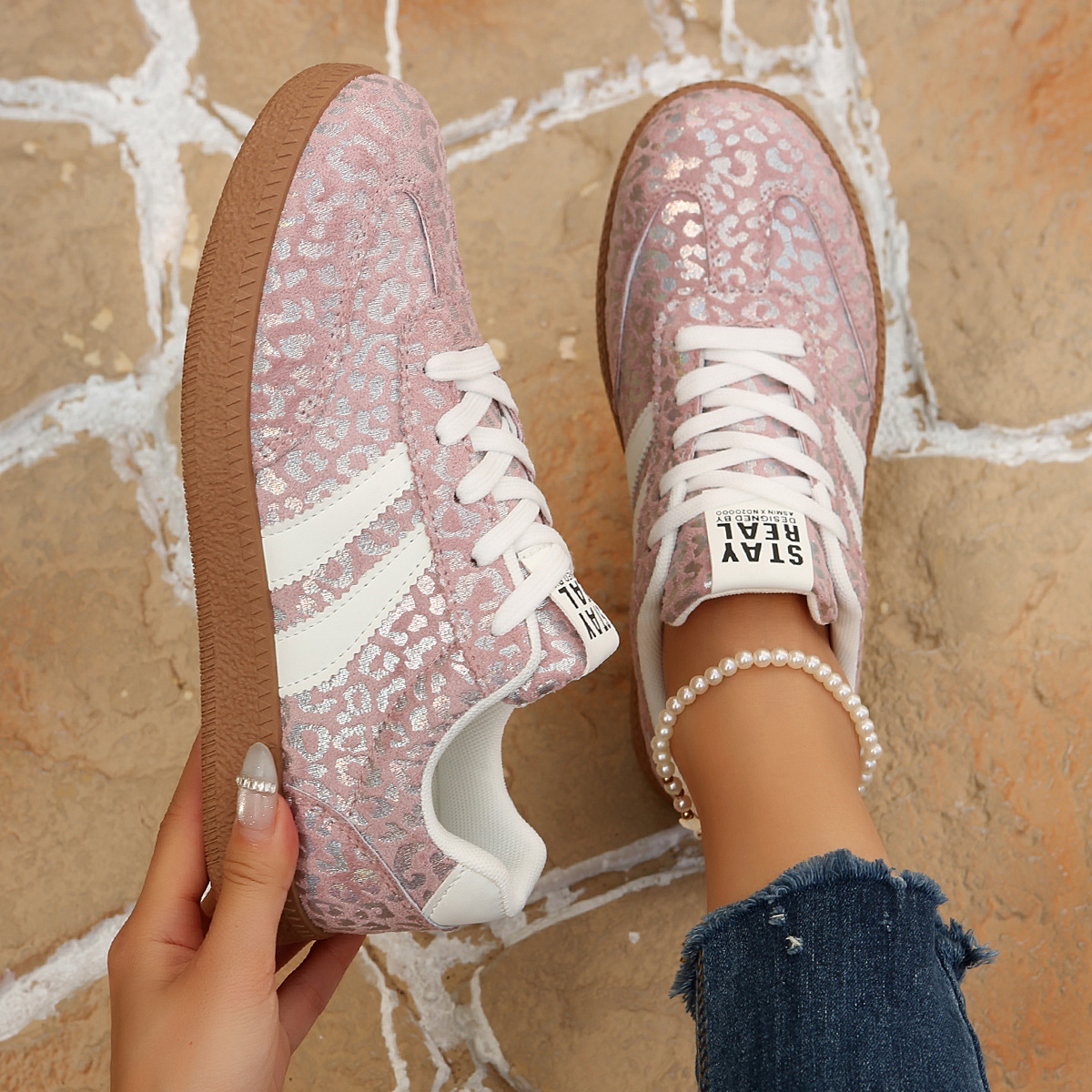 Zapatos de entrenamiento de base plana para mujeres 2025, primavera y otoño, zapatos de skate de comercio exterior de tamaño grande, zapatos casuales de moda, zapatos blancos para mujeres
