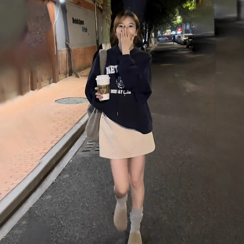 早春穿搭高级感套装美式复古慵懒字母印花连帽卫衣上衣短裙两件套|undefined
