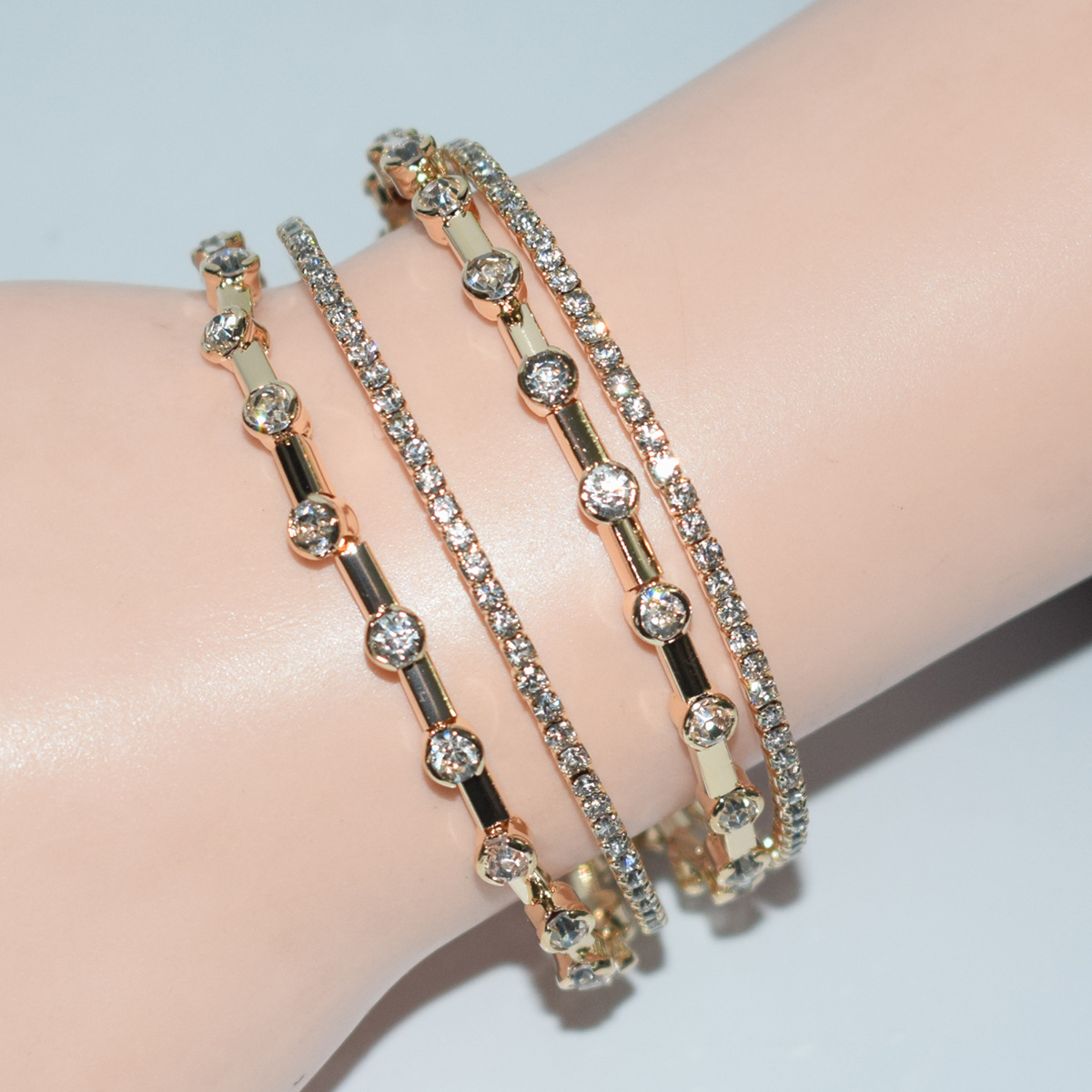 Braccialetto con catena a 5 file di tubi di rame esplosivi, con diamanti pieni e strass, da donna, con catena a griffe, gioielli_voghion.com