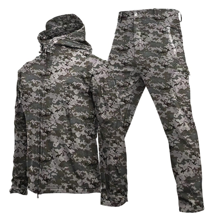 Chaqueta de cáscara suave de piel de tiburón al aire libre traje de primavera y otoño invierno ventiladores militares a prueba de viento transpirable forrado de lana chaqueta de alpinismo