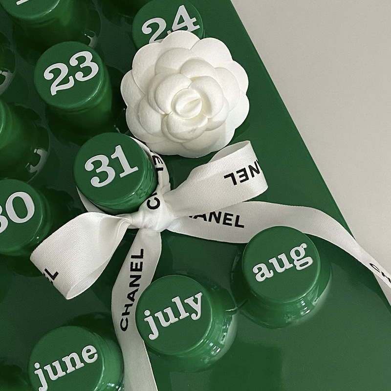 White Base Plate Calendar