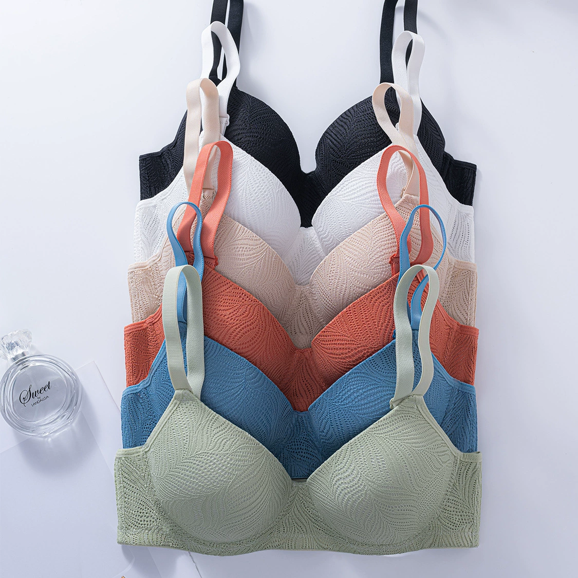 Новые шесть штук трансграничного французского кружевного бюстгальтера европейского и американского большого размера тонкий со стальным кольцом, чтобы собрать молоко, чтобы собрать нижнее белье