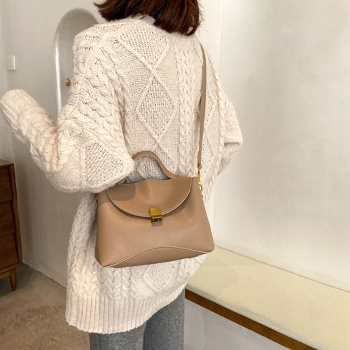 Winter bags for women  new trendy niche design fashionable and versatile large-capacity lock buckle portable shoulder crossbody bag