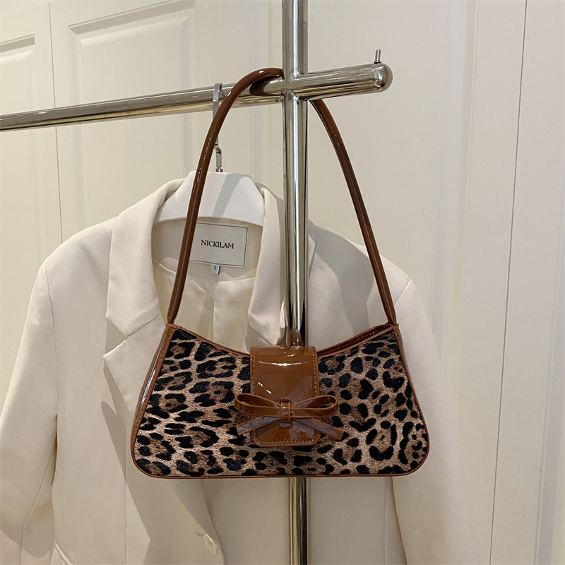 Versione coreana Niche Leopard Print Design Underarm 2025 Nuova borsa a mano elegante con texture da pendolare Borsa a tracolla versatile per_voghion.com