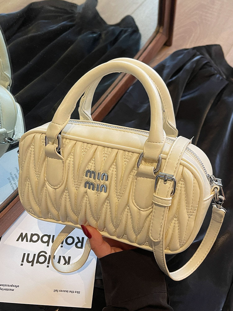 Bolso de mujer de alto nivel retro bolso de mujer nuevo otoño invierno popular versátil bolso de mochila bordado bolso de bolos de mano