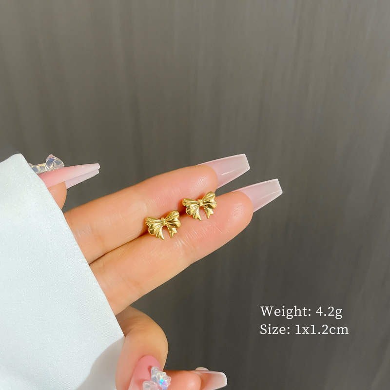 [Acero de titanio de todo el cuerpo] fritillary Lucky Grass pendientes minimalistas pendientes fríos para hombres y mujeres pendientes de banquete de temperamento personalizado