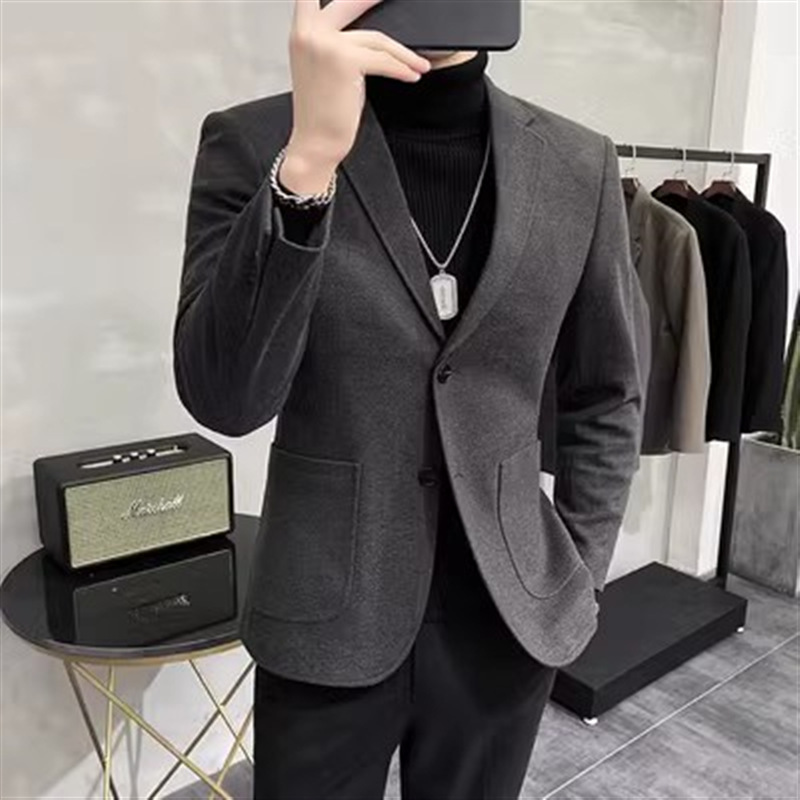 다크 그레이 모직 코트