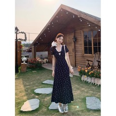 純欲風は透かし彫りの半袖のワンピースの女性の夏のフレンチの花のスカートをねじって腰のa字のスカートを収めて青い長いスカートを隠します。