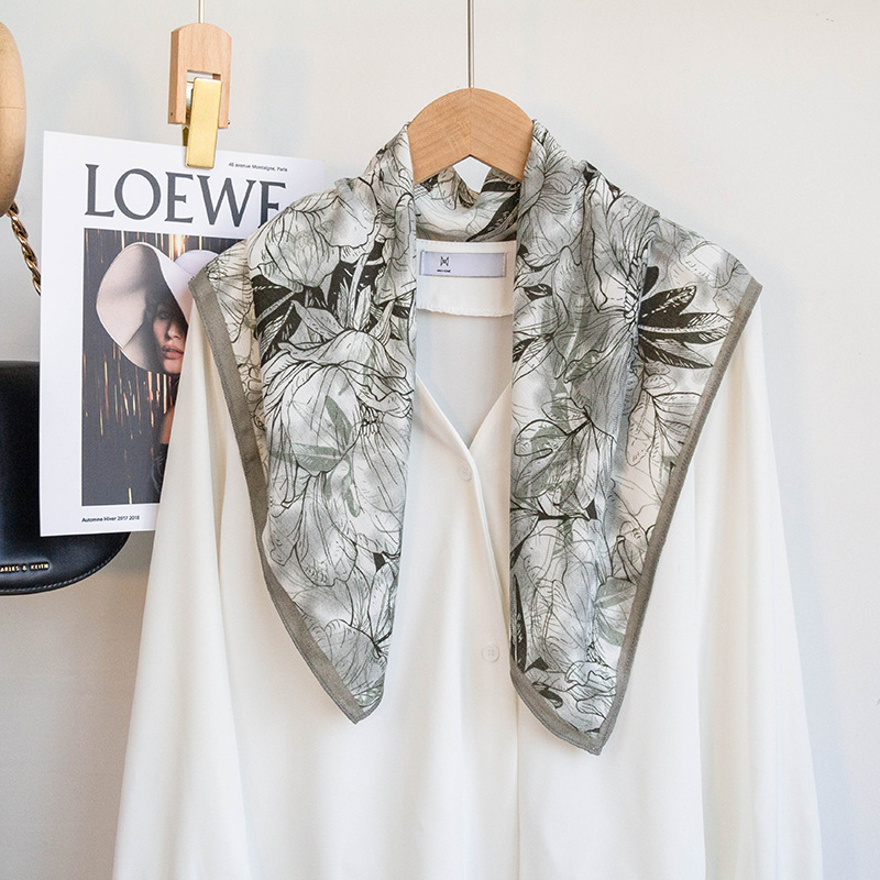 Alta sensación retrógrada flor impresa toallas de moda con ropa extranjera con bufandas en línea rojo 68 toallas de carácter cuadrado