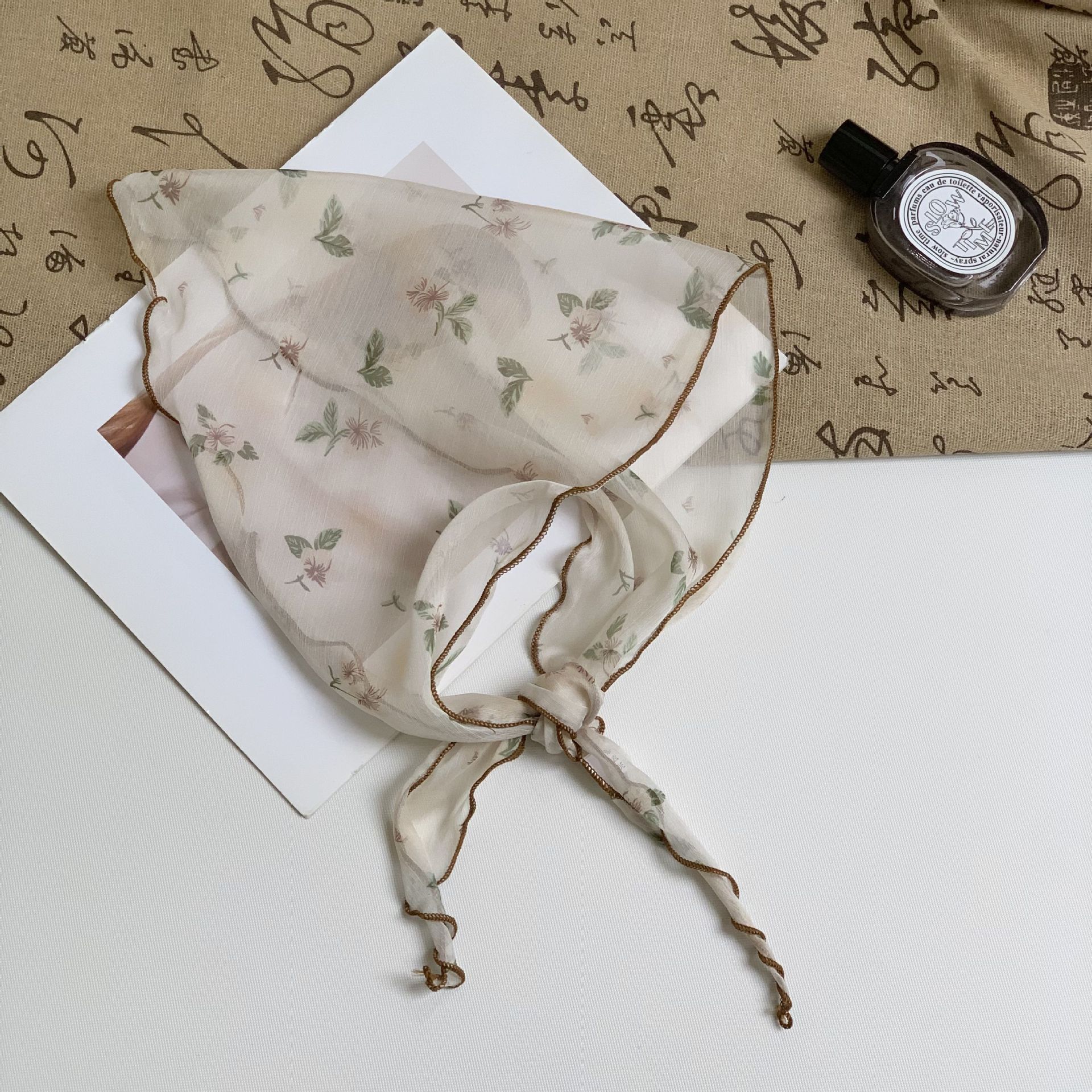 Pañuelo de seda de alta calidad verano nuevo estilo bufanda pequeña estilo nacional pañuelo en la cabeza estilo pastoral femenino cinturón de pelo bufanda triangular accesorios de cintura