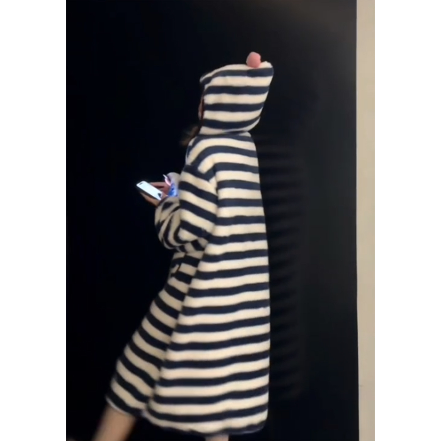 GraceChic Pue Desie Sexy gestreifter Kapuzen-Fleecepyjama für Damen, neues, dickes Plüsch-Nachthemd in Übergröße für den Herbst_voghion.com