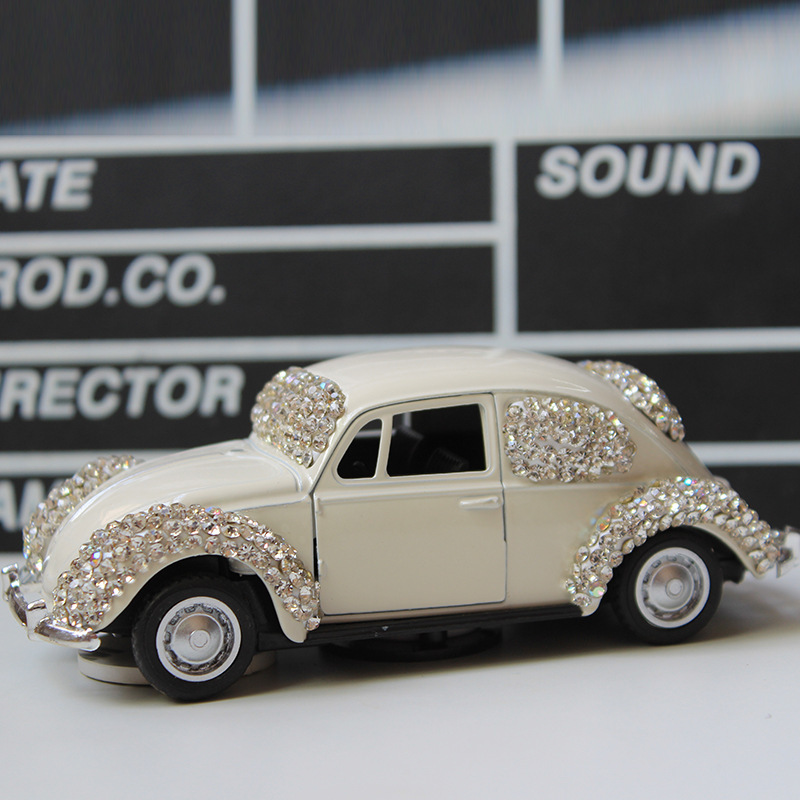 Nuevo modelo de coche creativo de aleación de diamantes modelo de coche clásico colorido creativo interior decoración decoración de coche DIY