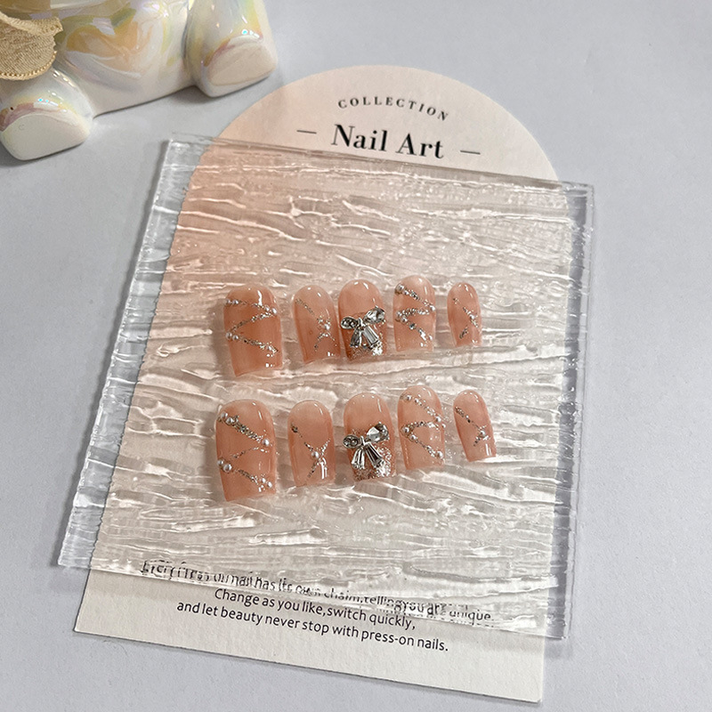 Desgaste hecho a mano de uñas de longitud media de otoño e invierno elegante pieza de uñas al por mayor oro puro deseo viento extraíble uñas falsas