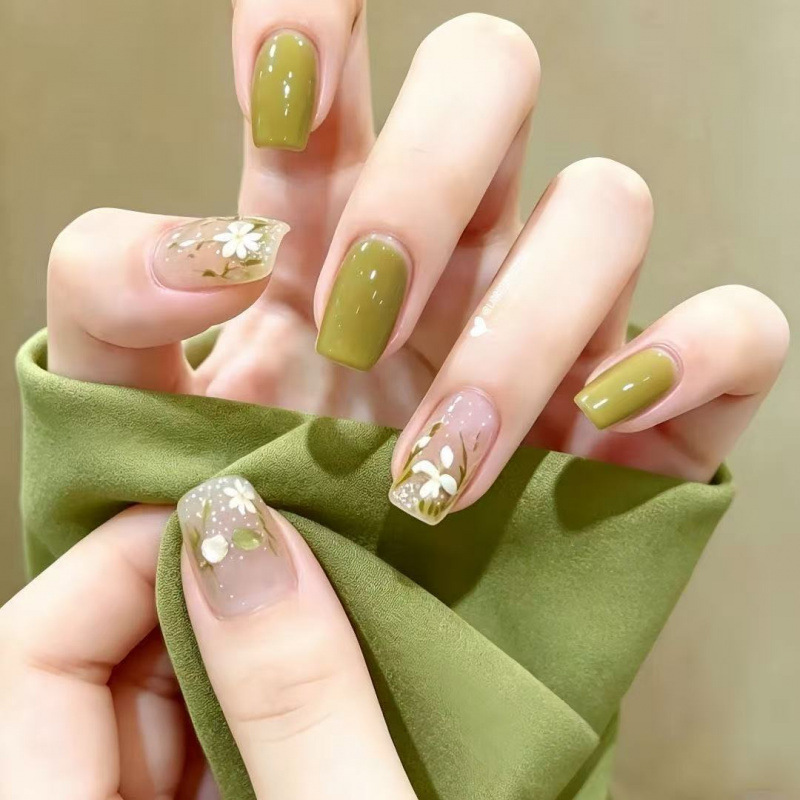2026 New Avocado Green Hand-painted Daisy Manicure Fresh, Brightening, Gentle Style Short Wearable Nails 2026 New Avocado Green Hand-painted Daisy Manicure Fresh, Brightening, Gentle Style Short Wearable Nails