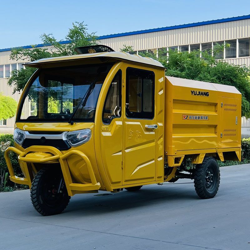  物业保洁公司用小型疏通车清洗疏通下水管道高压管道疏通机