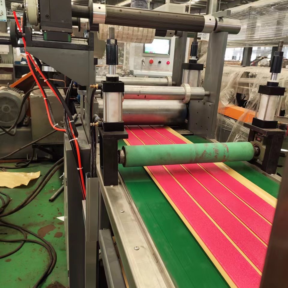 20mm30mm宽条状阻尼丁基胶带挤出设备_屋顶防水胶条生产机器厂家