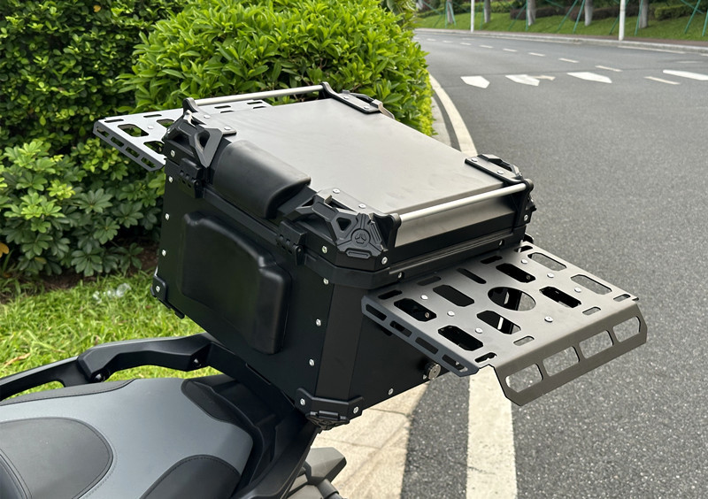 Motorcycle Modified Aluminum Alloy Quick-Release Tail Box 45L Dual Lock Waterproof Anti-Collision Universal Rear Tail Box Scooter Tail Box