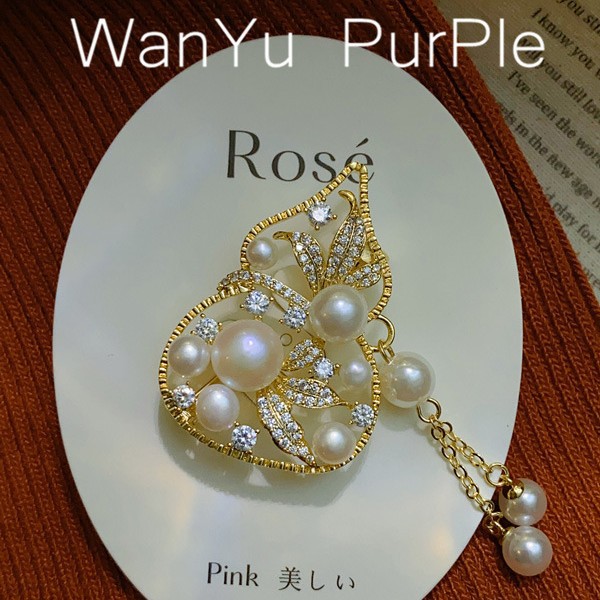 Retro sophisticated organic elegant brooch from pearl with tassels…