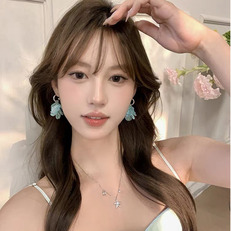 달콤한 수지 꽃잎 C 자형 기하학 실버 바늘 귀걸이 여성을위한 프랑스 간단한 틈새 기질 하이 엔드 귀걸이