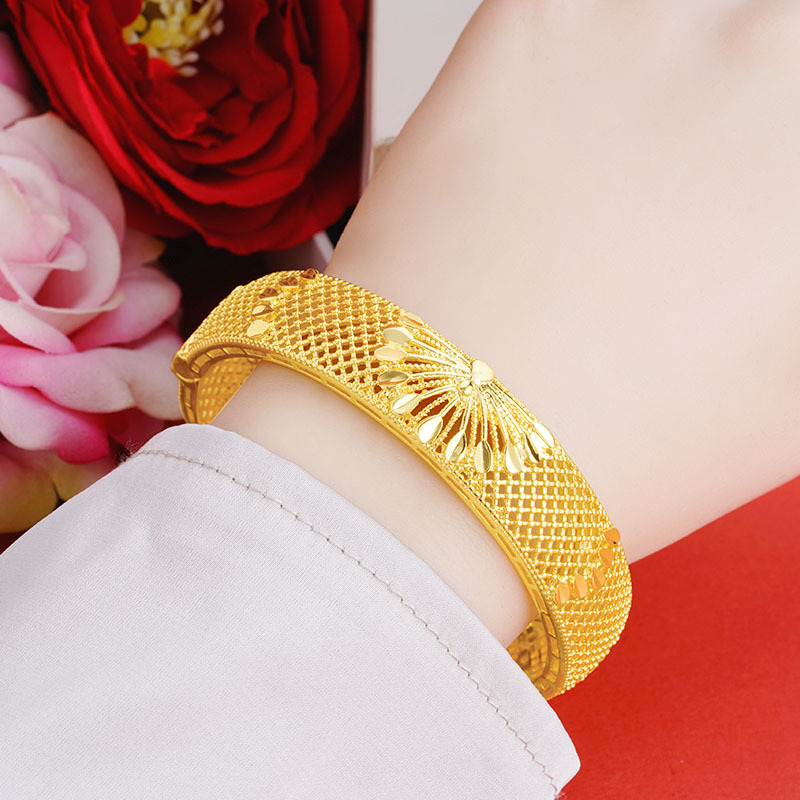 Pantalla abierta de pavo real pulsera hueca Vietnam arena hebilla de oro pulsera hombres y mujeres pulsera de borde ancho joyería de la boda al por mayor en stock