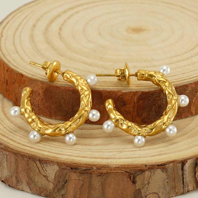 Cruz-frontera francesa moda nicho temperamento imitación perla pendientes niñas versátiles de lujo Pendientes chapados en oro pendientes de acero de titanio