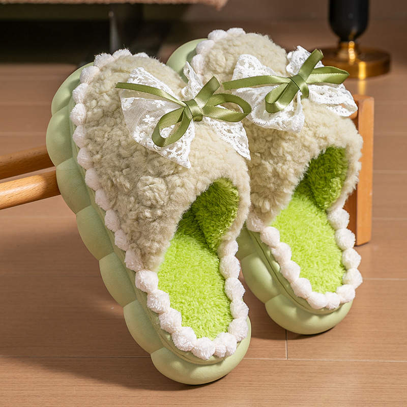 2025 otoño y invierno nuevas zapatillas de algodón dibujos animados lindos de cachemira calentamiento de fondo grueso antideslizante zapatos de algodón domésticos para mujeres