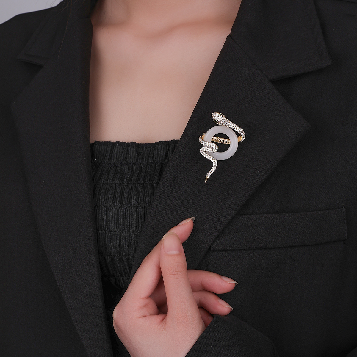 2025 nuevo broche de serpiente de viento de China, flor de pecho de alta calidad, diamante completo imitación de jadea, accesorios de broche de traje image 7