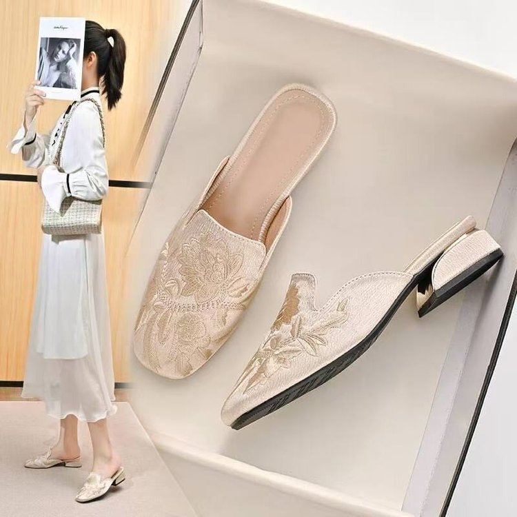 Nuevo estilo chino bordado chinas zapatillas de cabeza para mujeres verano 2026 nuevo estilo retro Muller moda versátil zapatillas de cabeza de cabeza media image 3