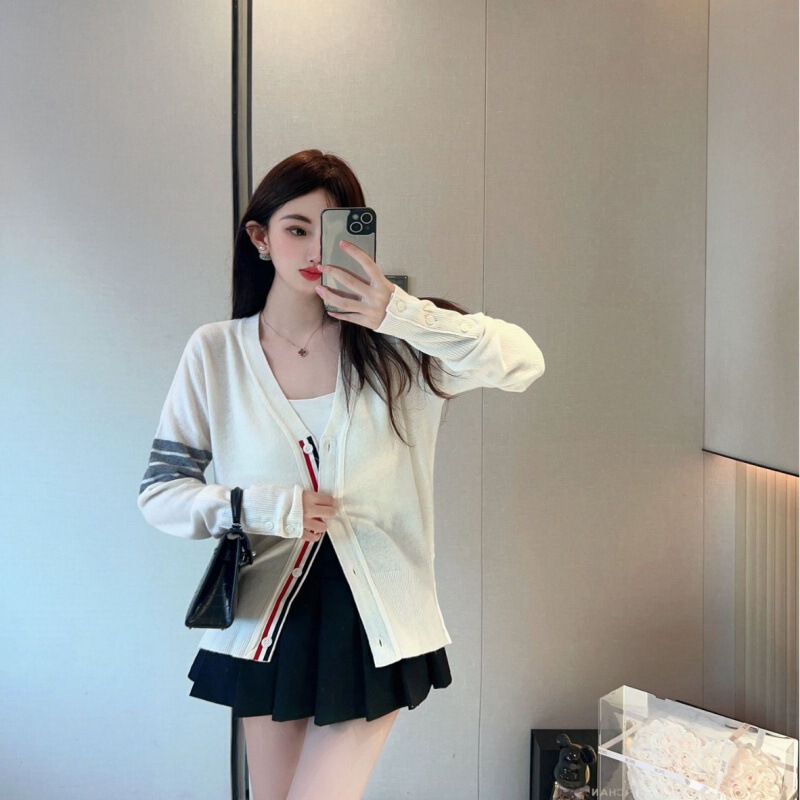 Early Autumn New Style Wool Solid Color V-Neck Knit Jacket Top with a Sense of Design