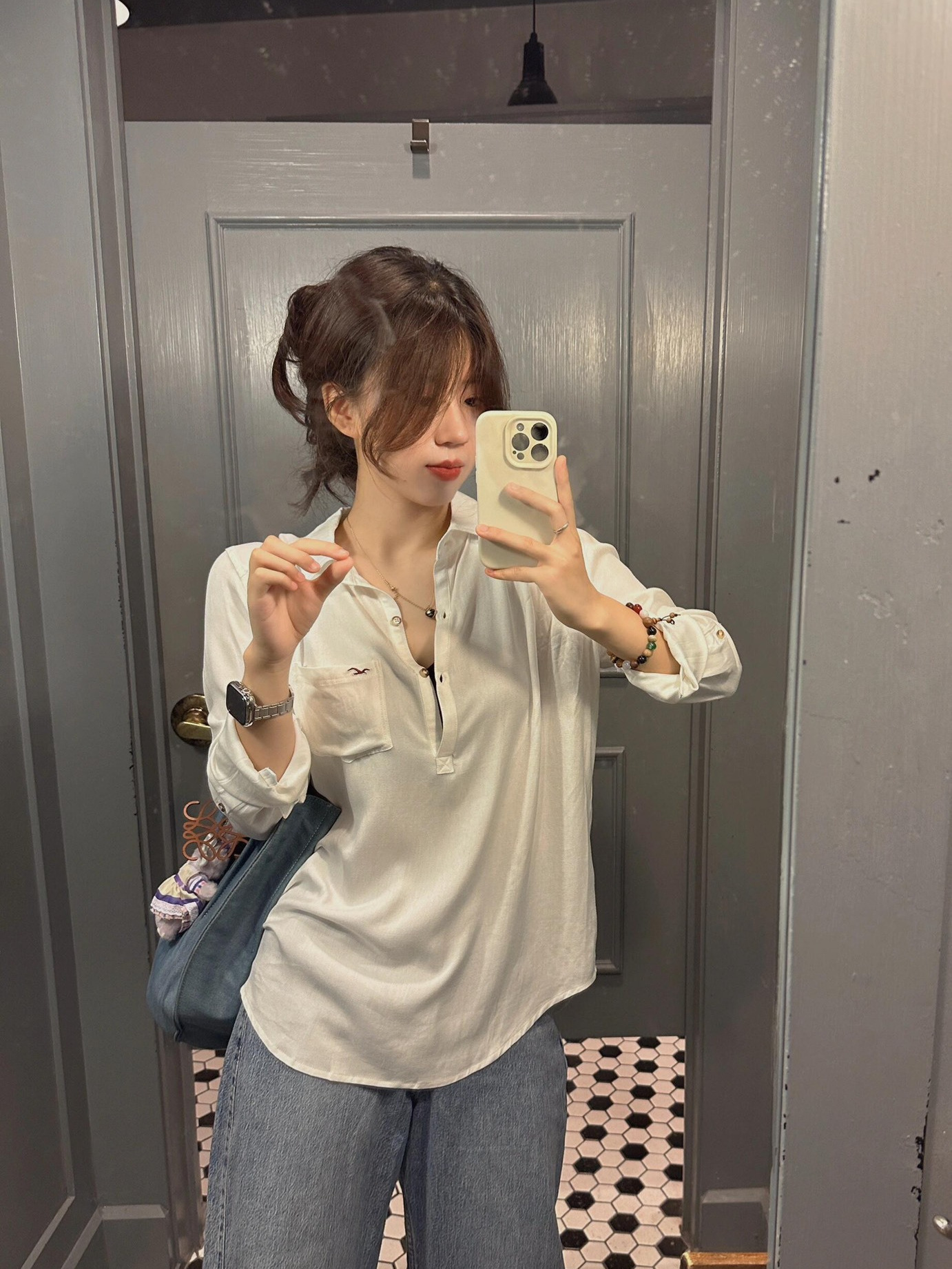 Summer New Style White Long-Sleeve Shirt with Small Seagull Embroidery for Women, Loose Fit Pullover with a Relaxed and Elegant Polo Collar